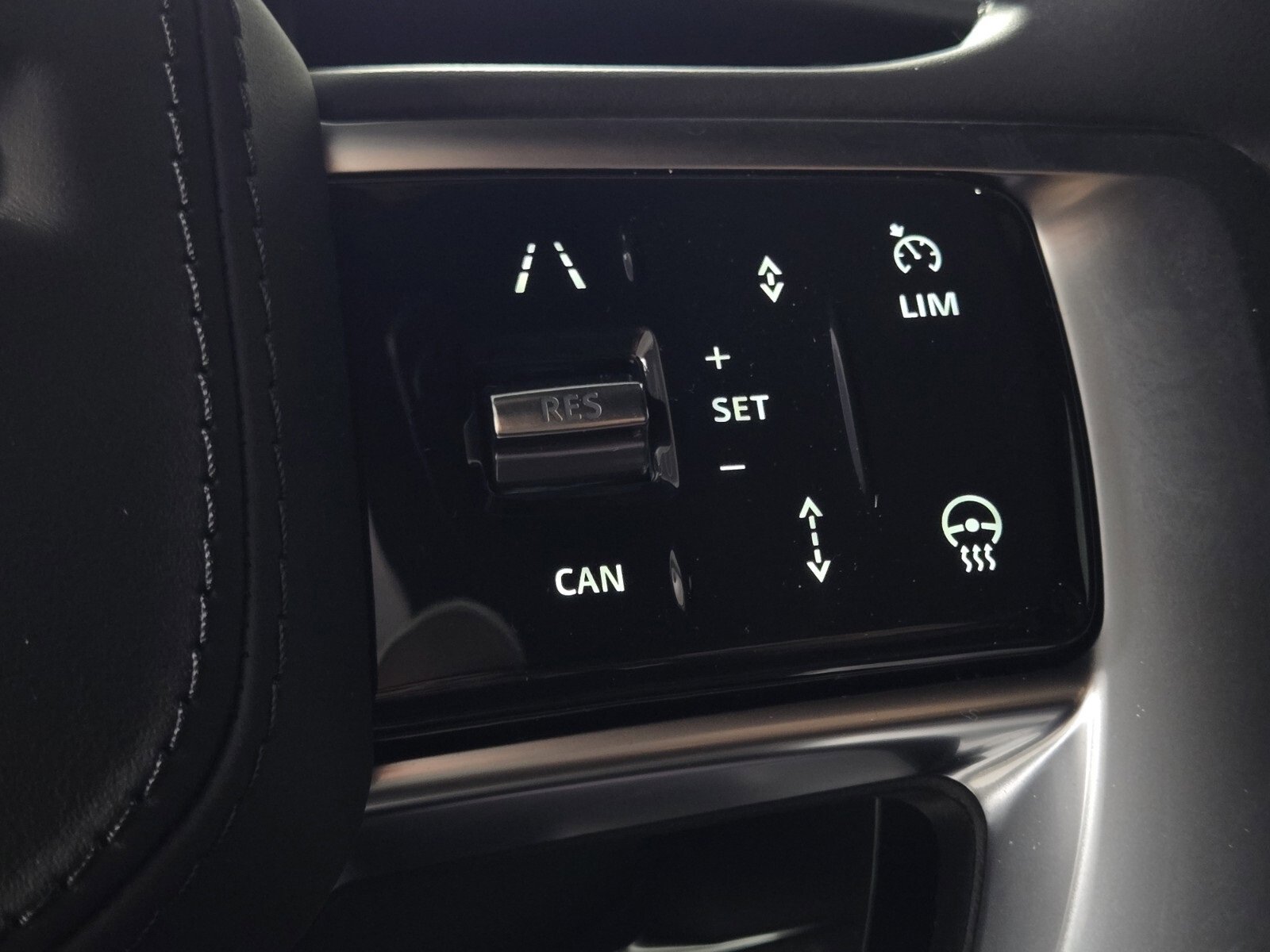 New 2025 Land Rover Range Rover Long Wheelbase SE image 24