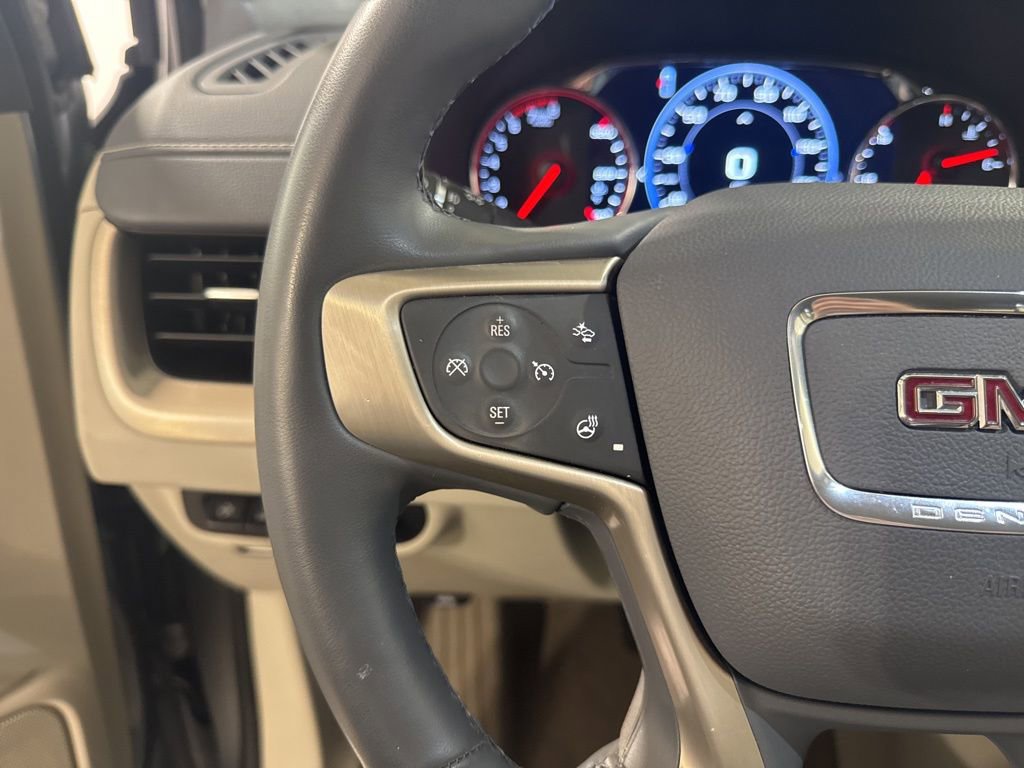 Used 2024 GMC Terrain Denali w/ Denali Premium Package AWD/4WD image 9