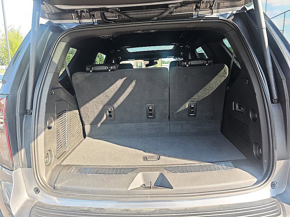Used 2022 Chevrolet Tahoe RST w/ Luxury Package AWD/4WD image 34
