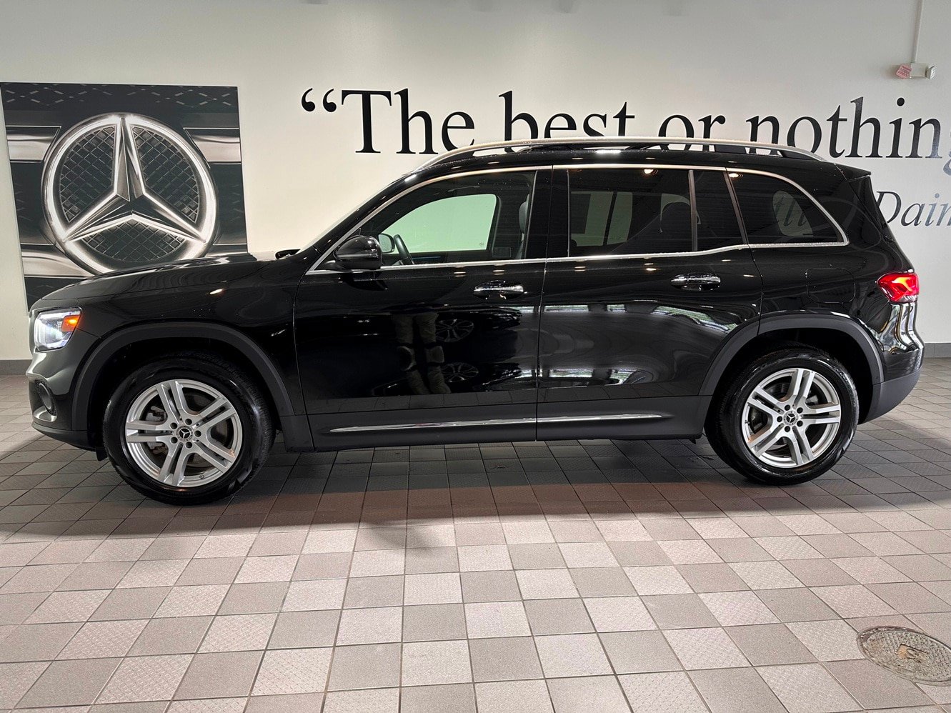 Used 2023 Mercedes-Benz GLB 250 4MATIC image 7