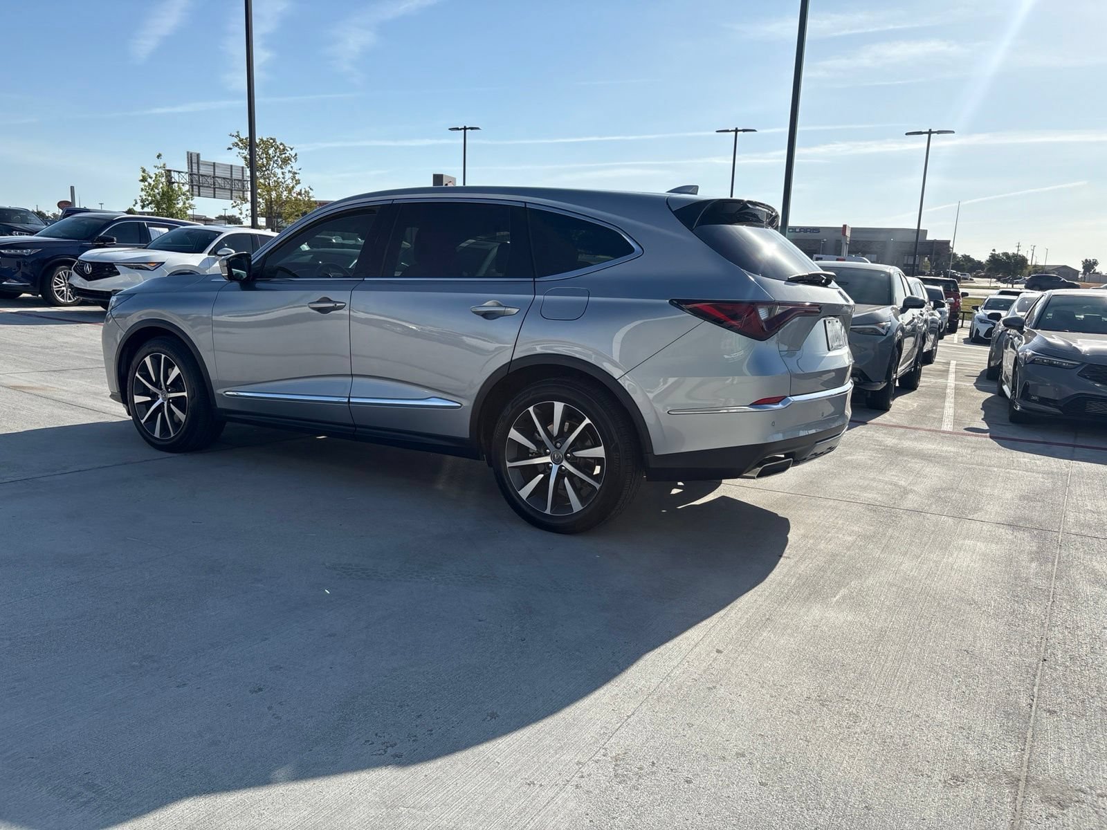 Used 2025 Acura MDX w/ Technology Package AWD/4WD image 4