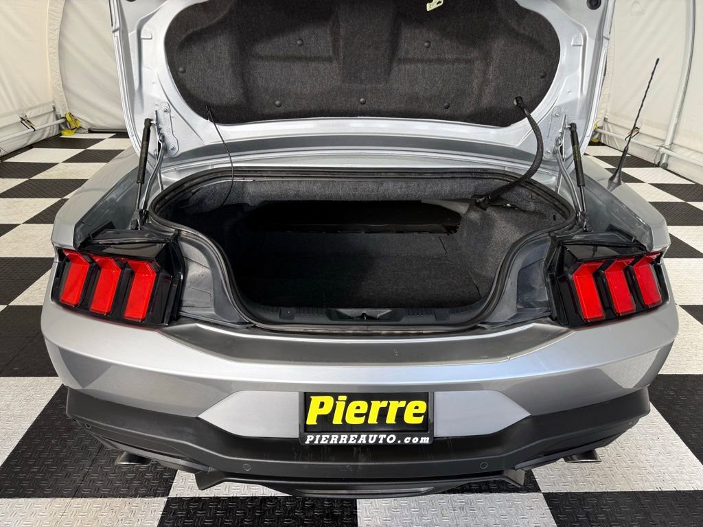 Used 2024 Ford Mustang Premium image 5