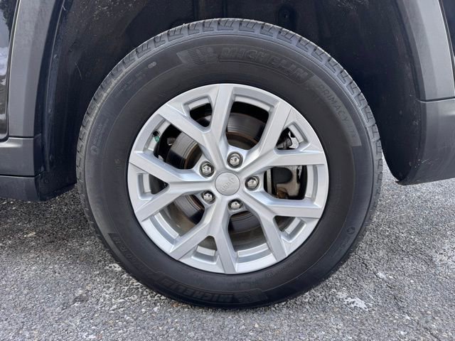 Used 2023 Jeep Grand Cherokee L Limited AWD/4WD image 29