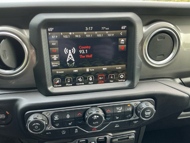 Used 2022 Jeep Gladiator Overland w/ Cold Weather Group AWD/4WD image 23