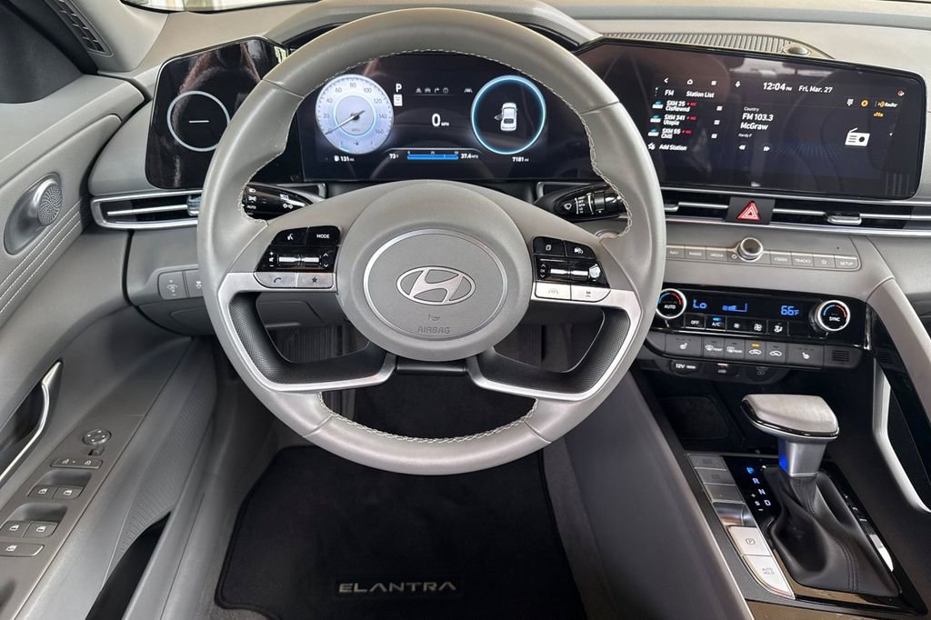 Used 2025 Hyundai Elantra SEL image 12