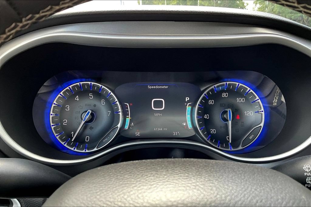 Used 2024 Chrysler Pacifica Touring-L FWD image 16