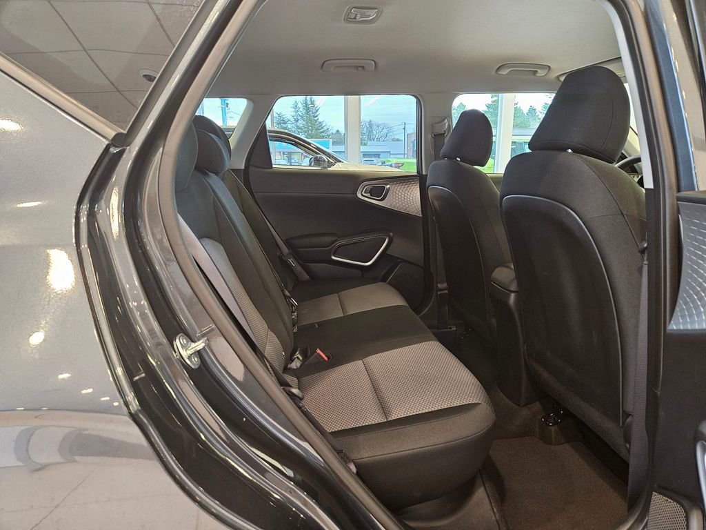 Used 2025 Kia Soul LX w/ LX Technology Package FWD image 27