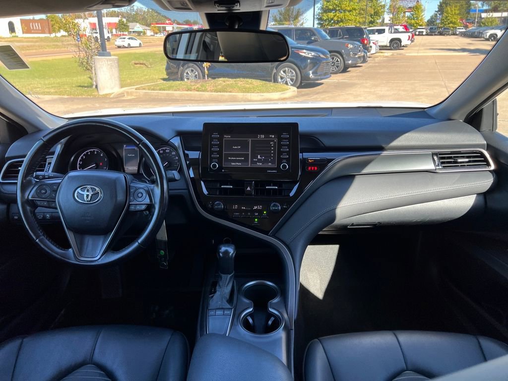 Used 2022 Toyota Camry SE image 18
