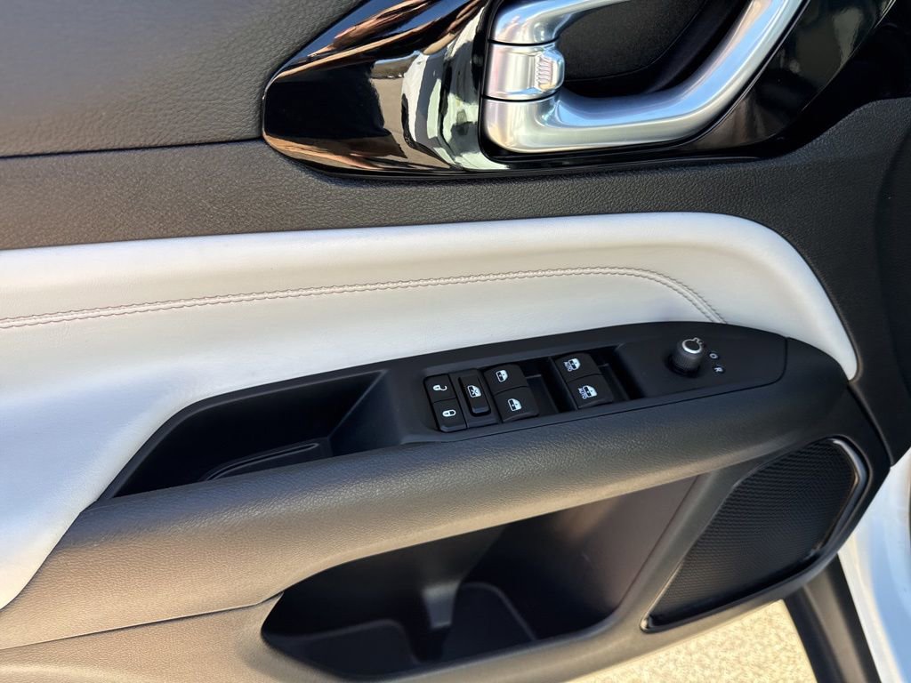 Used 2024 Jeep Compass Limited image 19