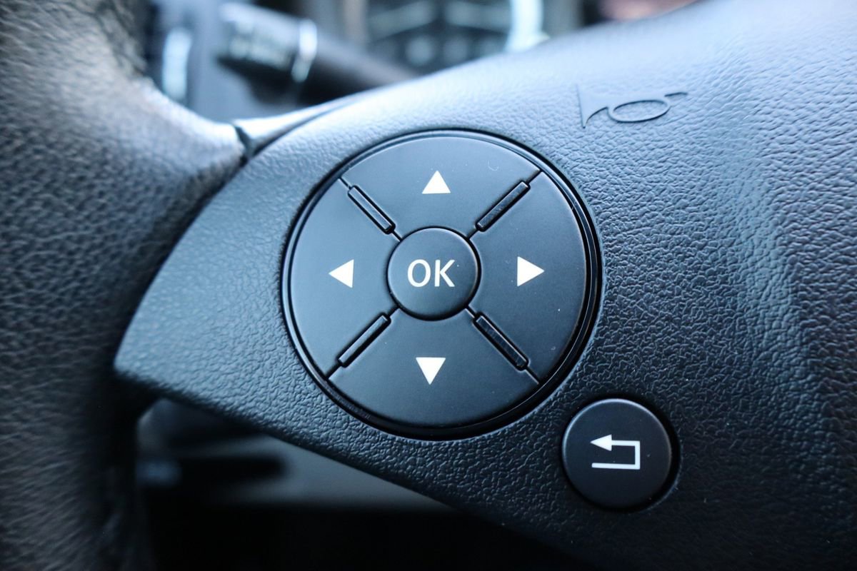 Used 2009 Mercedes-Benz C 300 4MATIC Sedan image 30