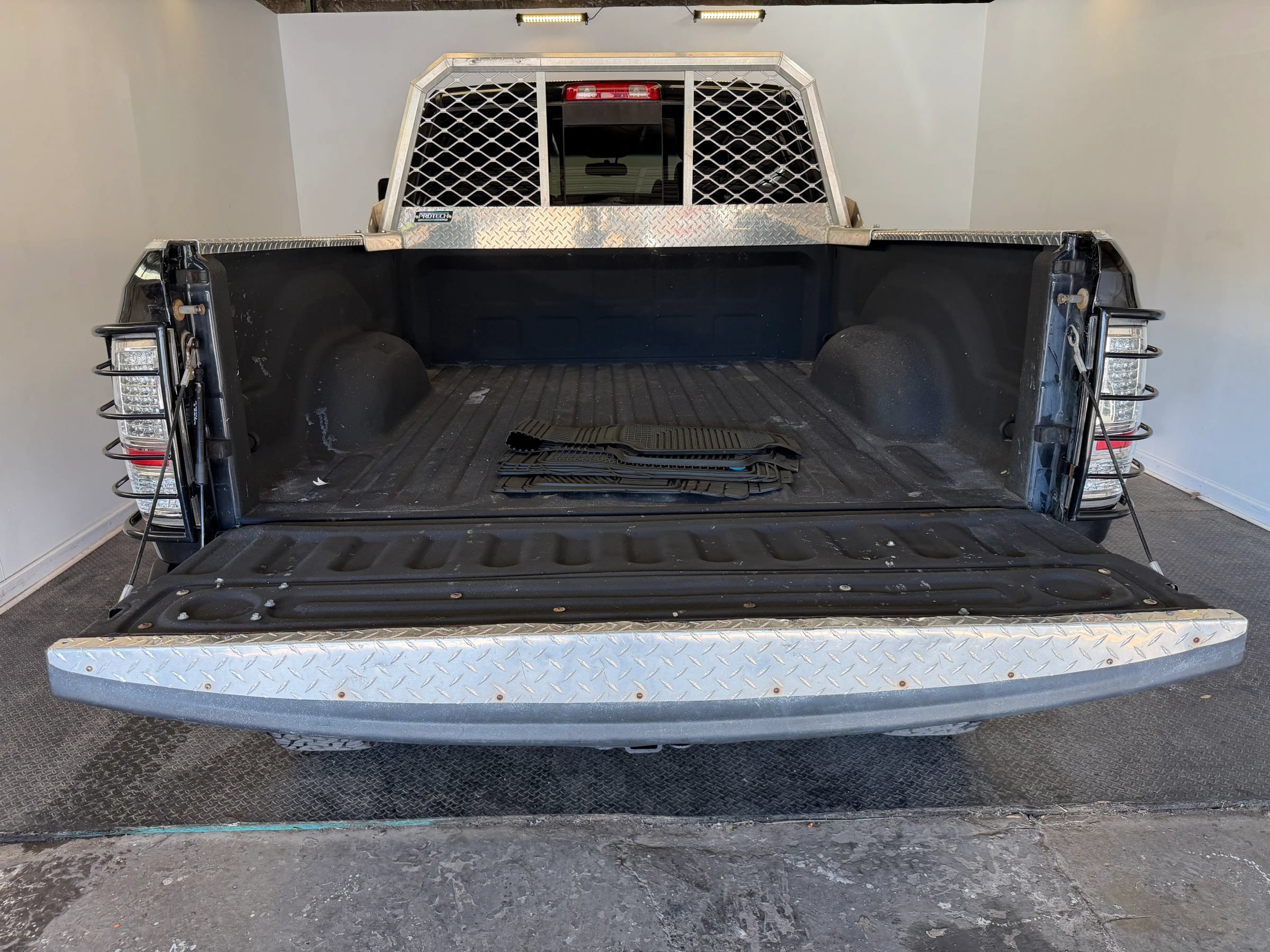 Used 2010 Dodge Ram 2500 Truck SLT w/ Technology Group AWD/4WD image 8