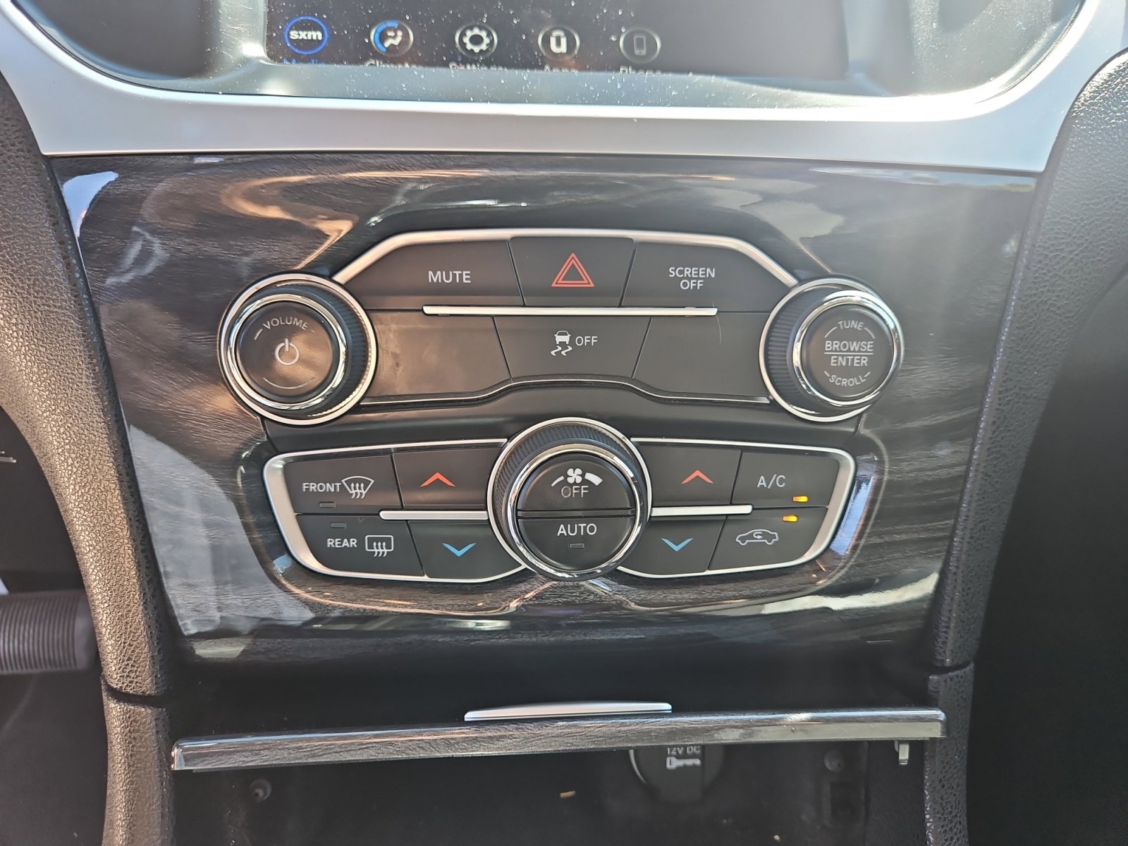 Used 2022 Chrysler 300 Touring w/ Sport Appearance Package image 12