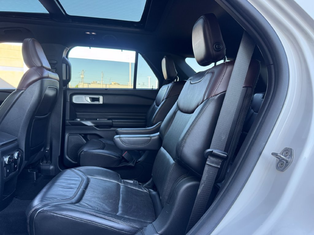Used 2020 Ford Explorer Platinum w/ Premium Technology Package AWD/4WD image 31