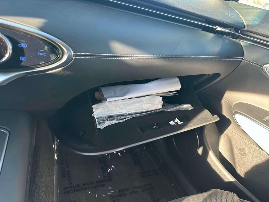 Used 2023 Genesis Electrified GV70 image 34