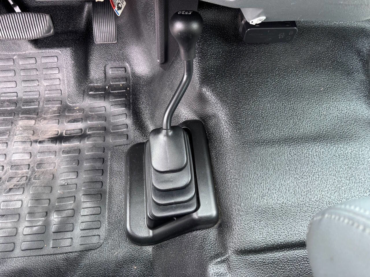 Used 2015 Ford F550 4x4 Regular Cab Super Duty image 16