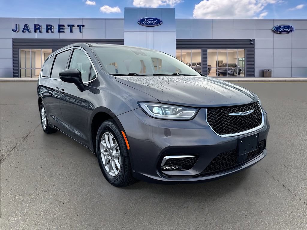 Used 2023 Chrysler Pacifica Touring-L
