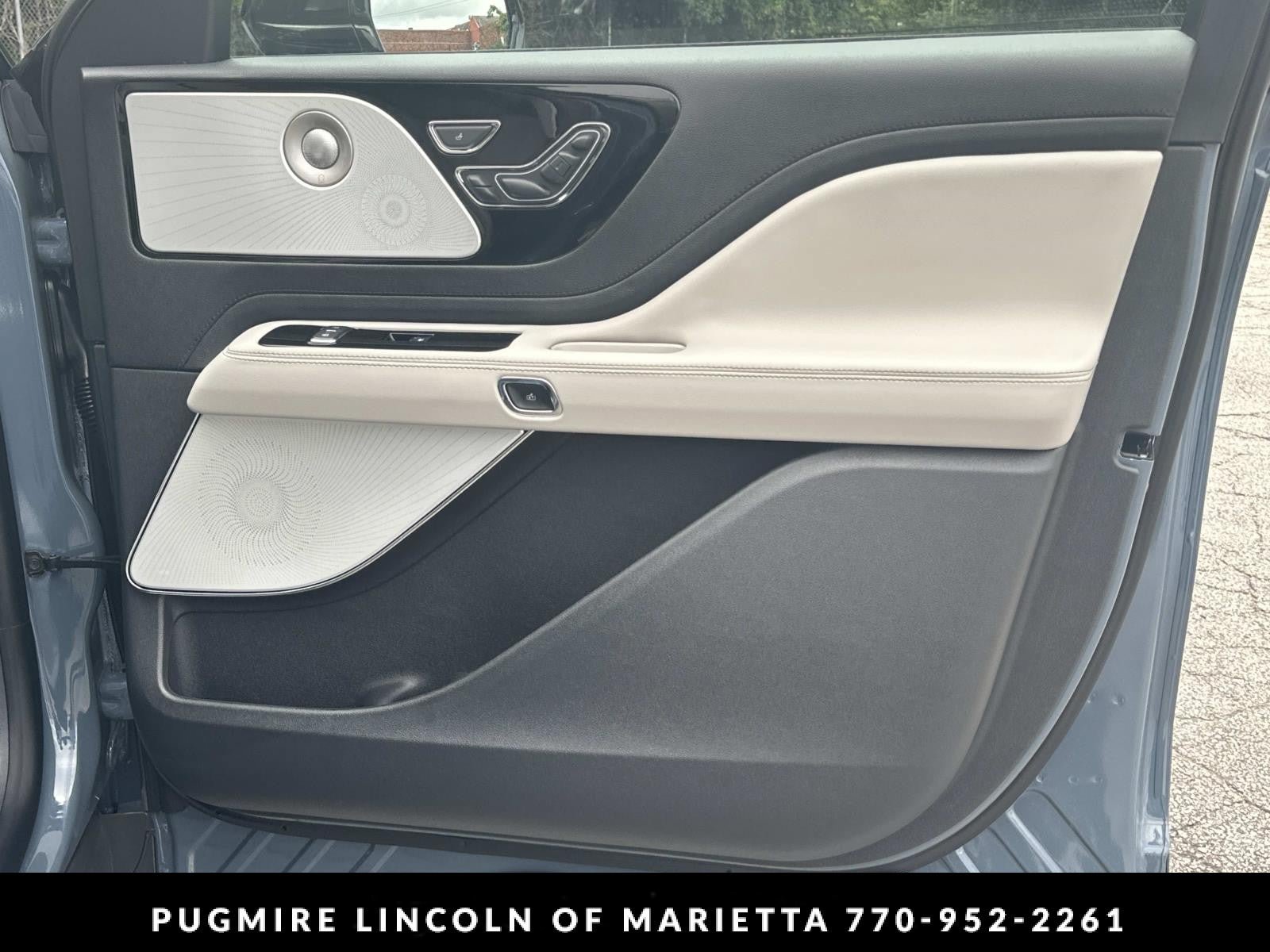 New 2026 Lincoln Aviator Reserve w/ Luxury Package RWD image 14