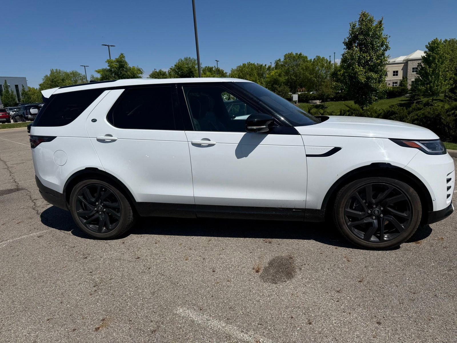 Used 2022 Land Rover Discovery S R-Dynamic AWD/4WD image 4
