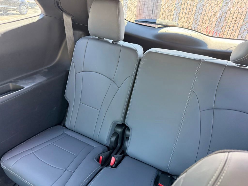 Used 2023 Buick Enclave Essence w/ Experience Buick Package FWD image 9