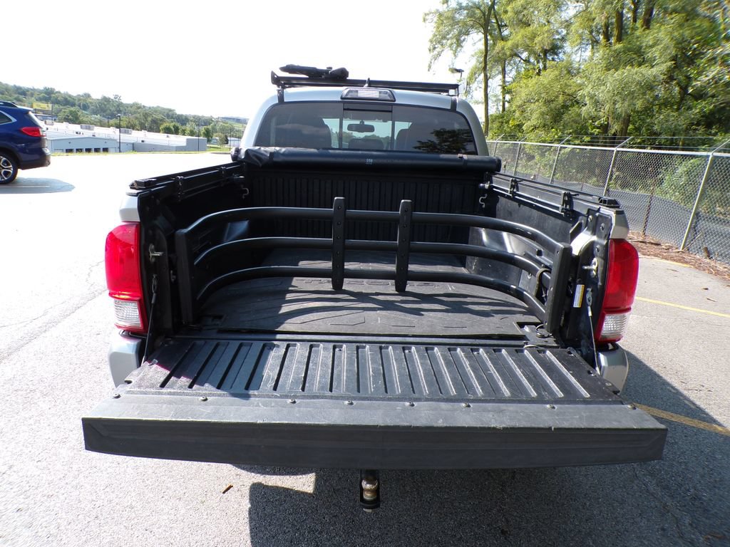 Used 2017 Toyota Tacoma TRD Sport w/ Tow Package RWD image 18