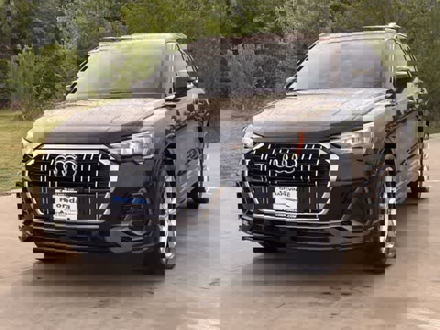 Used 2020 Audi Q3 2.0T Premium w/ Convenience Package image 2