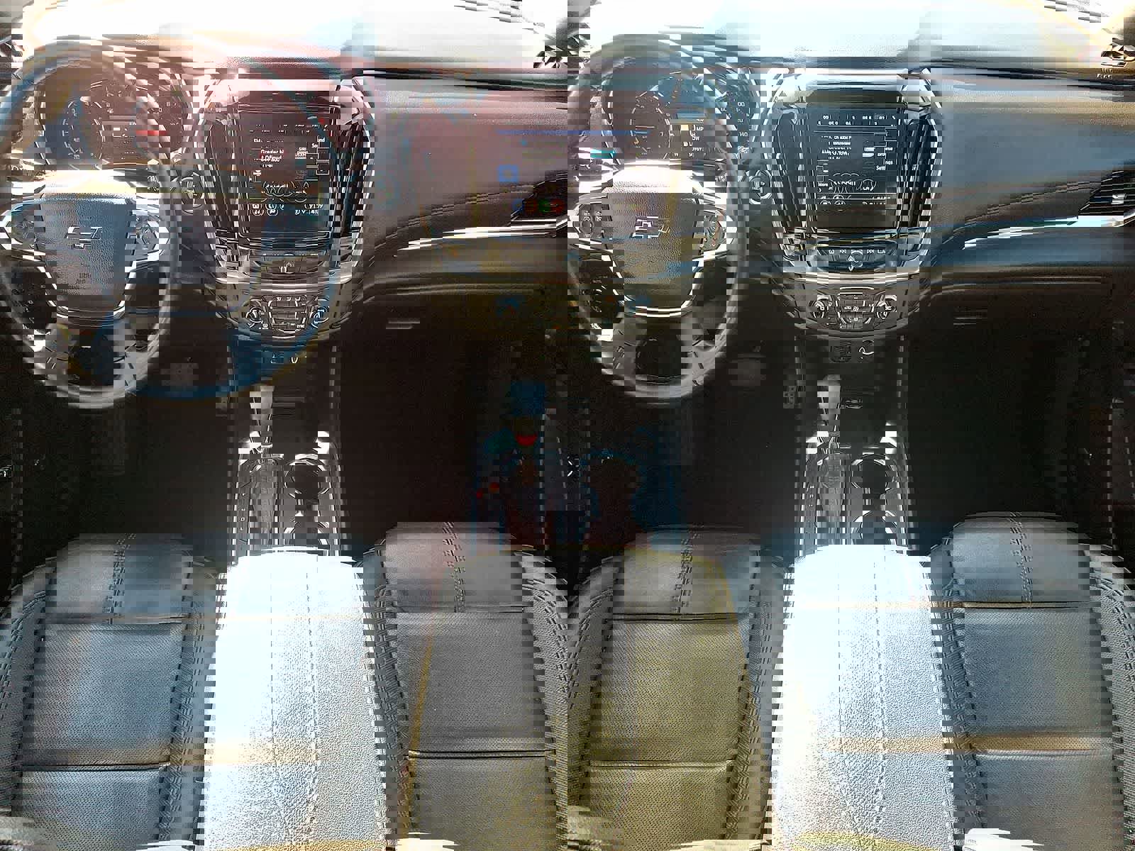 Used 2023 Chevrolet Traverse RS image 11