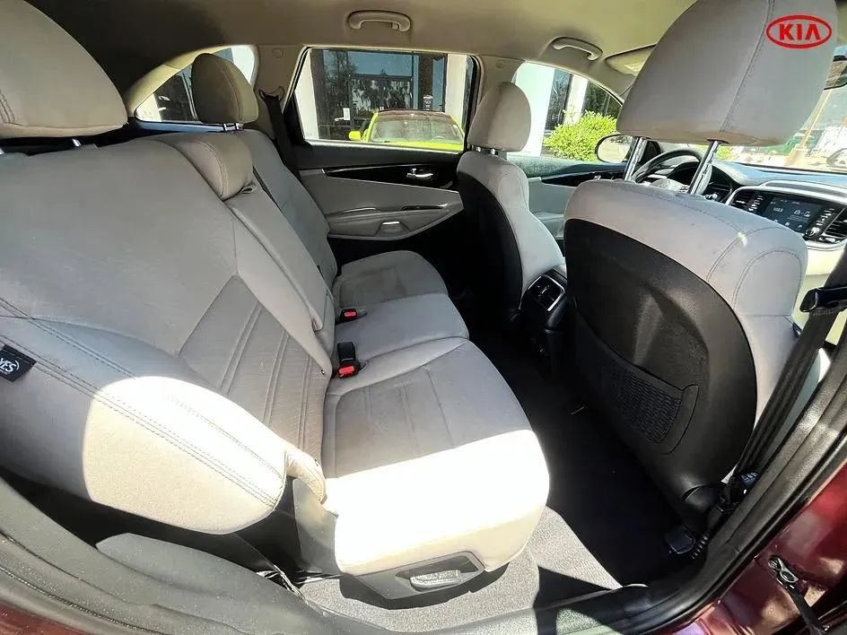 Used 2019 Kia Sorento FWD V6 image 17