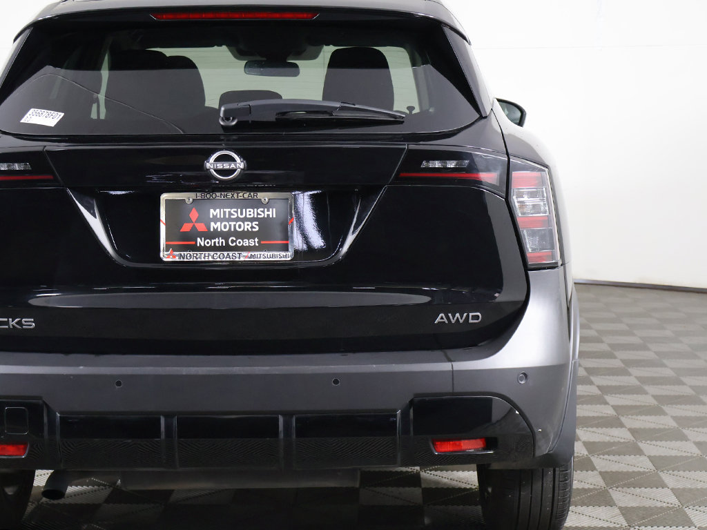 Used 2025 Nissan Kicks SV AWD/4WD image 16