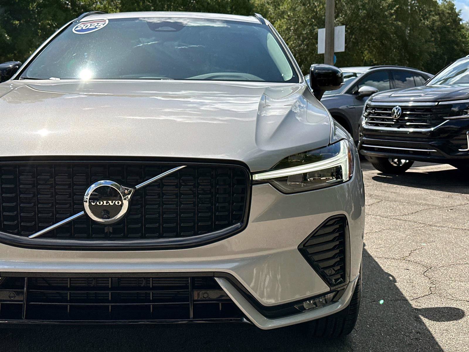 Certified 2025 Volvo XC60 B5 Plus image 9
