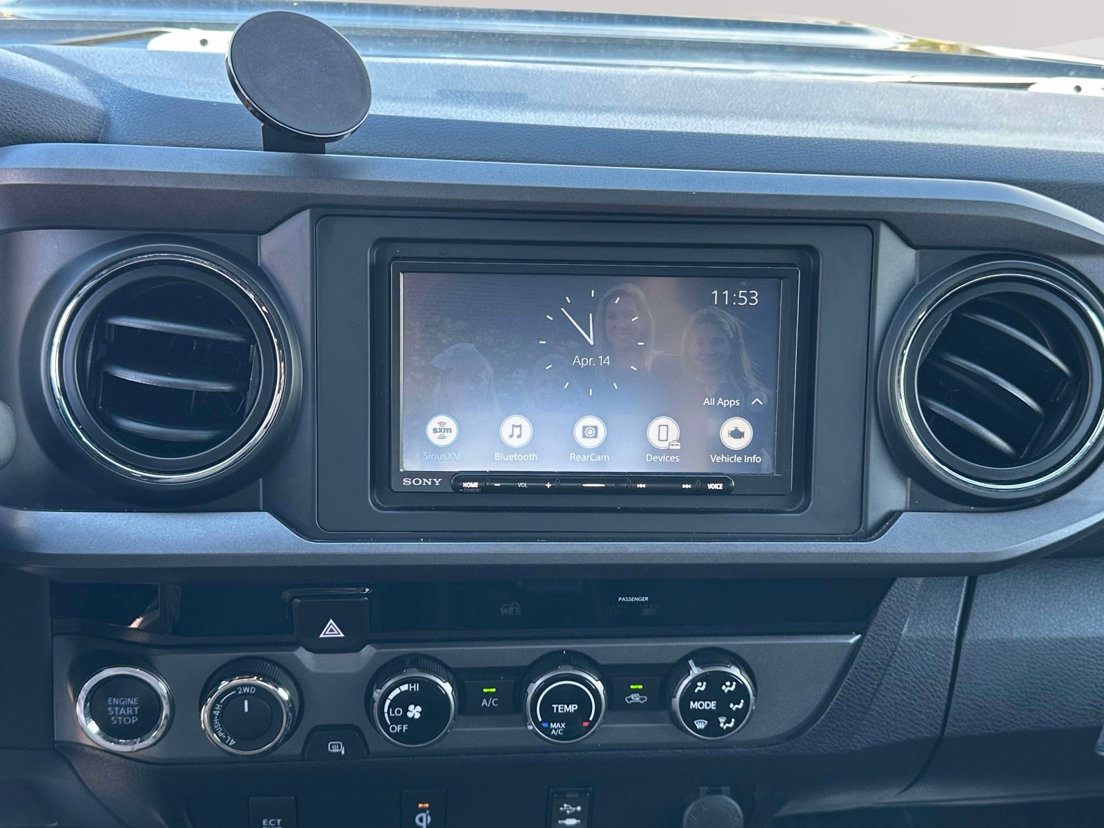 Used 2017 Toyota Tacoma TRD Sport w/ Tow Package (A/T) image 8