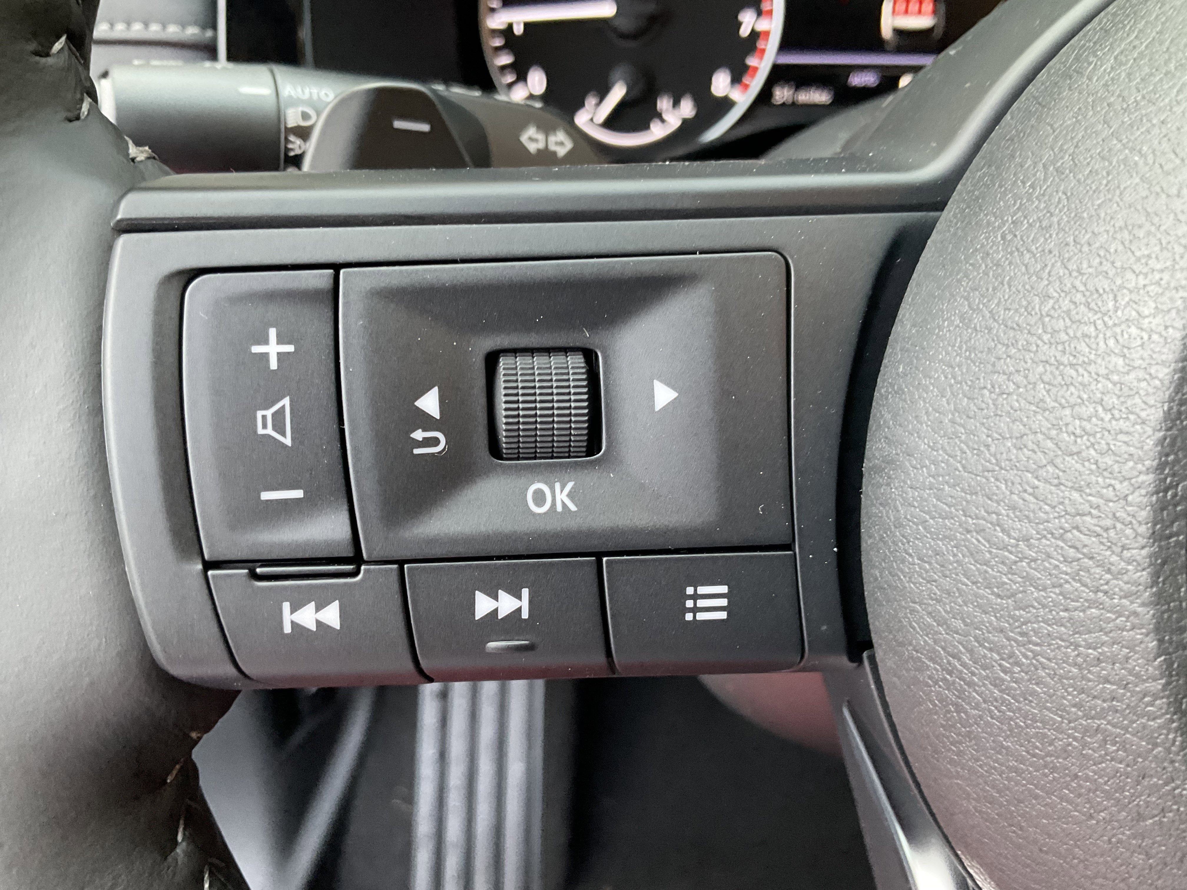 Used 2025 Nissan Pathfinder SV w/ Black Appearance Package image 31