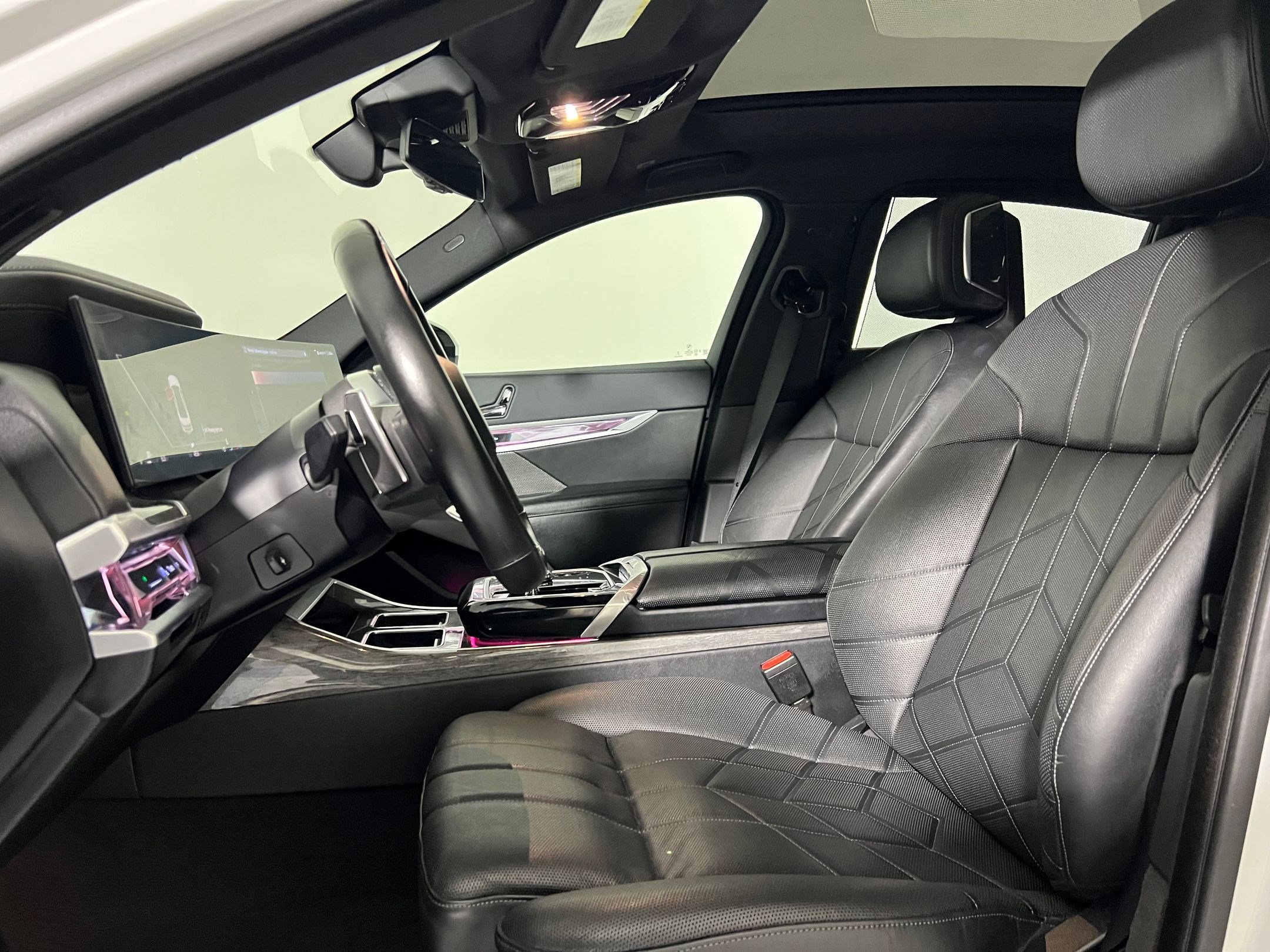 Used 2024 BMW 740i xDrive image 5