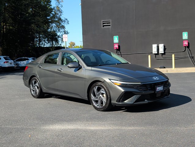 Used 2024 Hyundai Elantra Limited FWD image 3