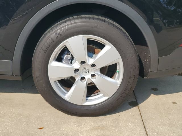 Used 2022 Porsche Cayenne Platinum Edition image 12