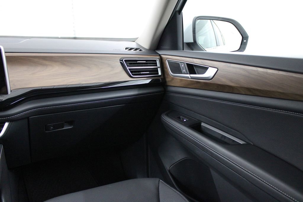 Used 2024 Volkswagen Atlas SE w/ Black Wheel Package FWD image 21