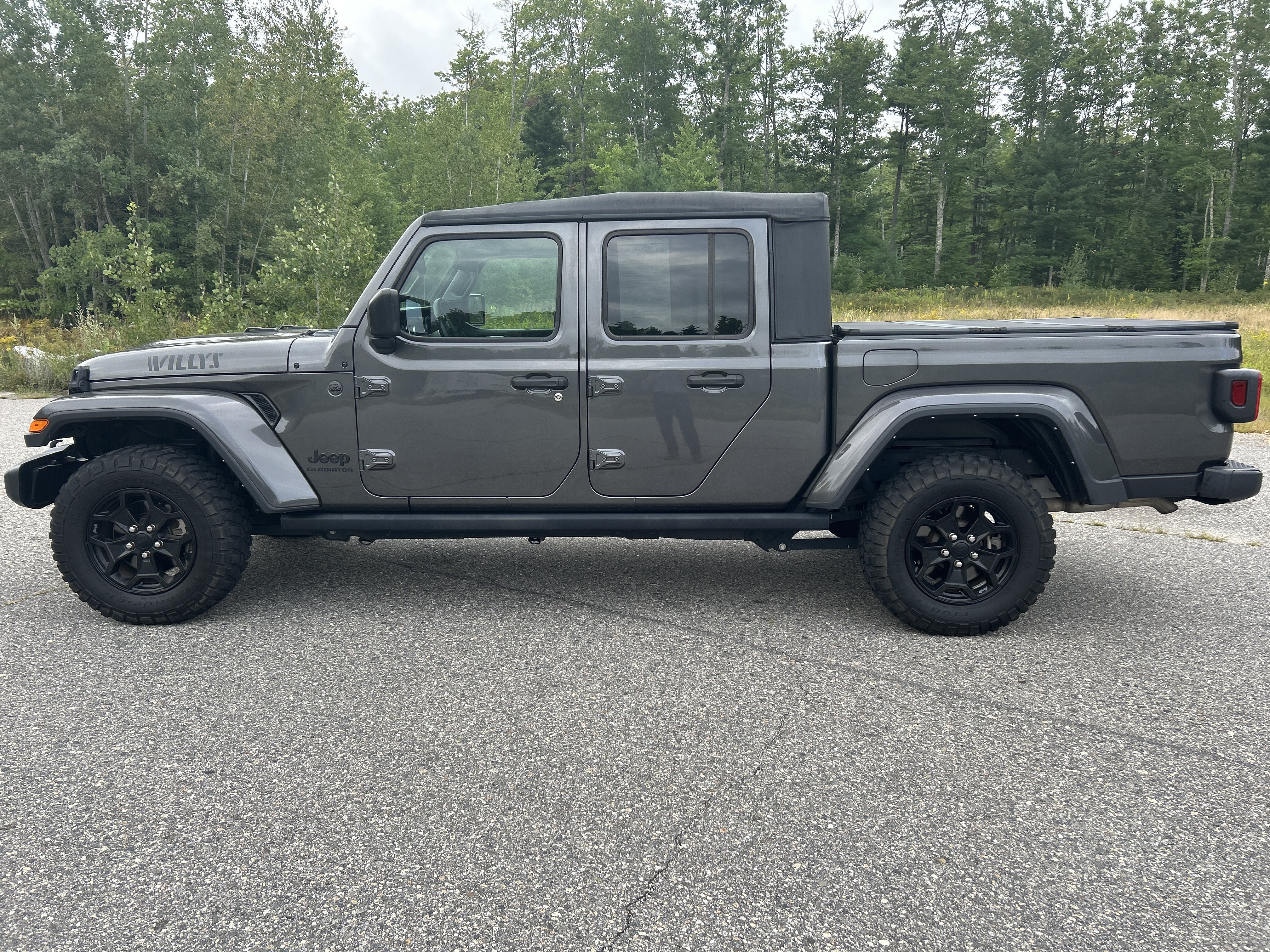 Used 2022 Jeep Gladiator Sport AWD/4WD image 9