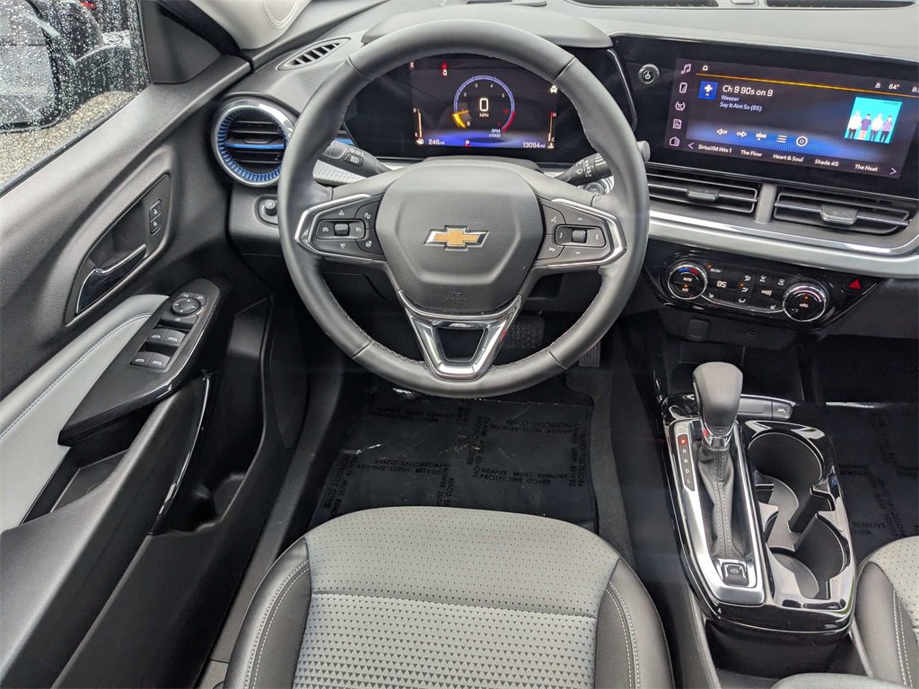 Used 2025 Chevrolet Trax LT w/ LT Convenience Package image 17