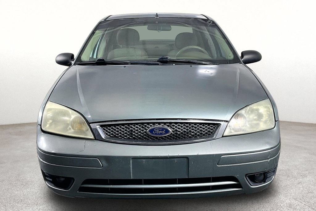 Used 2005 Ford Focus ZX4 Sedan FWD image 4