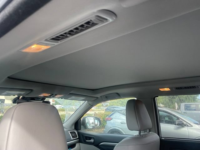 Used 2018 Toyota Highlander Limited Platinum AWD/4WD image 34