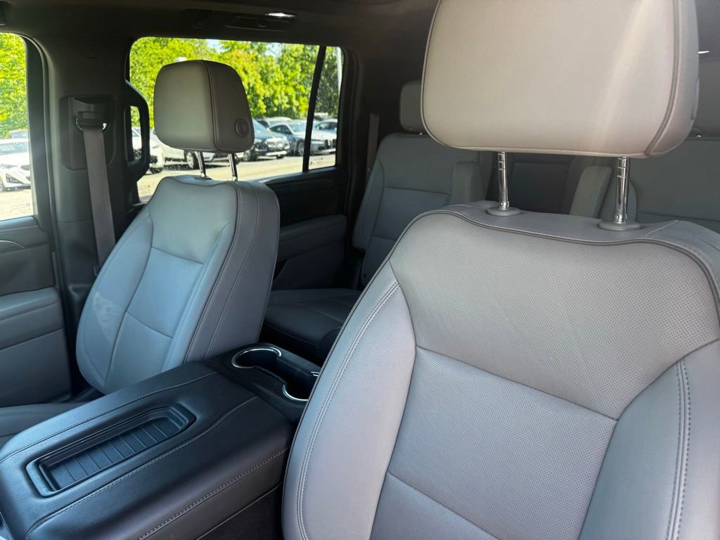 Used 2023 GMC Yukon XL SLT w/ SLT Luxury Package AWD/4WD image 9