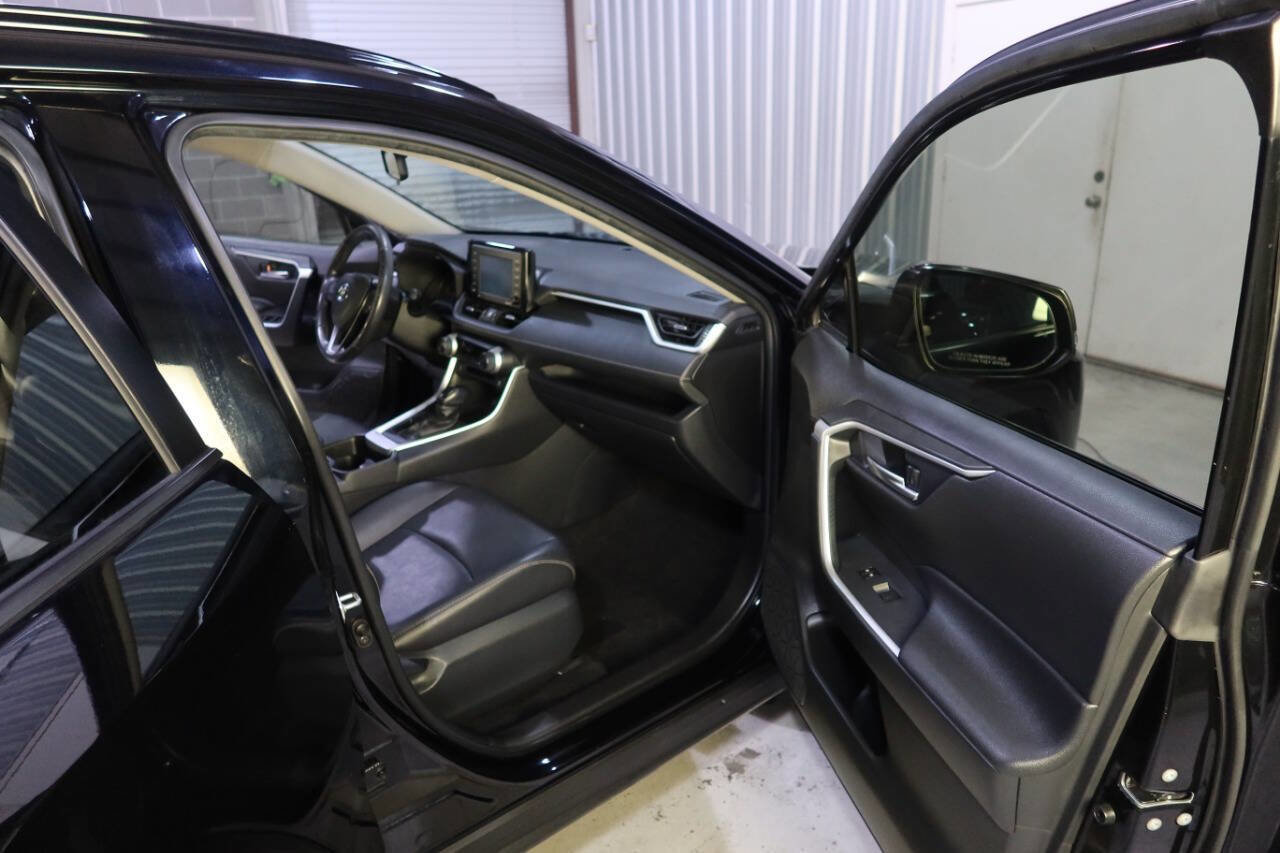 Used 2020 Toyota RAV4 XLE Premium image 12