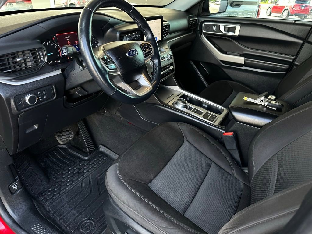 Used 2022 Ford Explorer XLT image 11