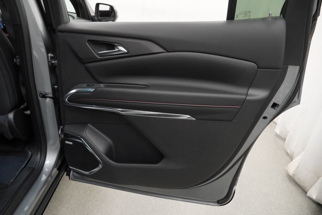 New 2027 Chevrolet Traverse RS w/ LPO, Floor Liner Package AWD/4WD image 27