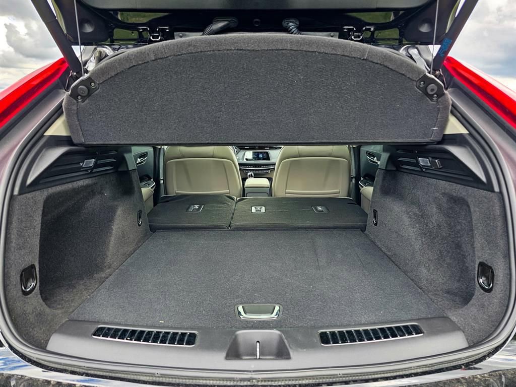 Used 2022 Cadillac XT4 Premium Luxury w/ Enhanced Visibility Package image 37