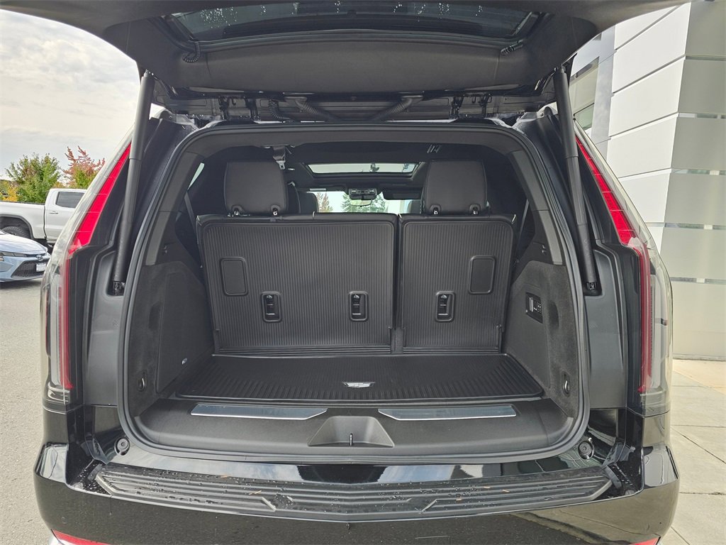 Used 2023 Cadillac Escalade Premium Luxury image 17