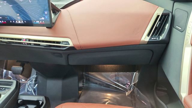 Used 2024 BMW iX xDrive50 w/ Premium Package AWD/4WD image 36