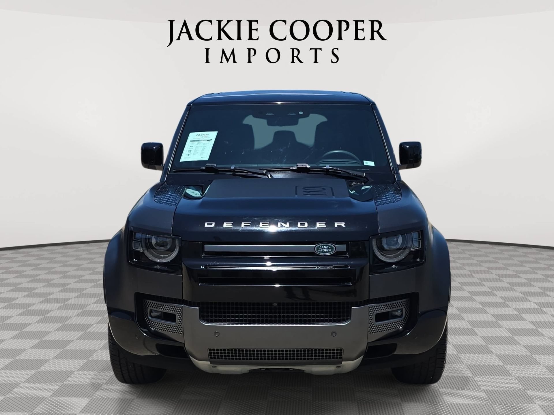 Used 2023 Land Rover Defender 110 V8 AWD/4WD image 2