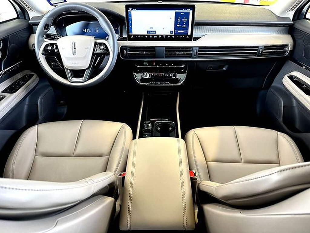 Used 2023 Lincoln Corsair FWD image 28