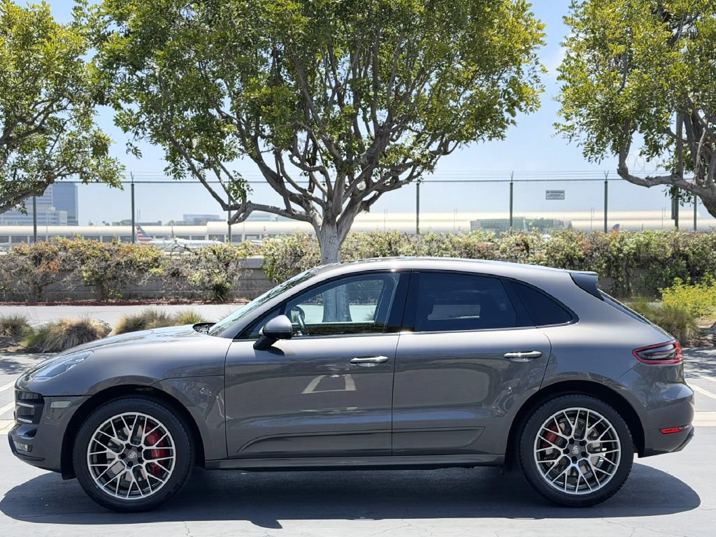 Used 2018 Porsche Macan Turbo AWD/4WD image 2