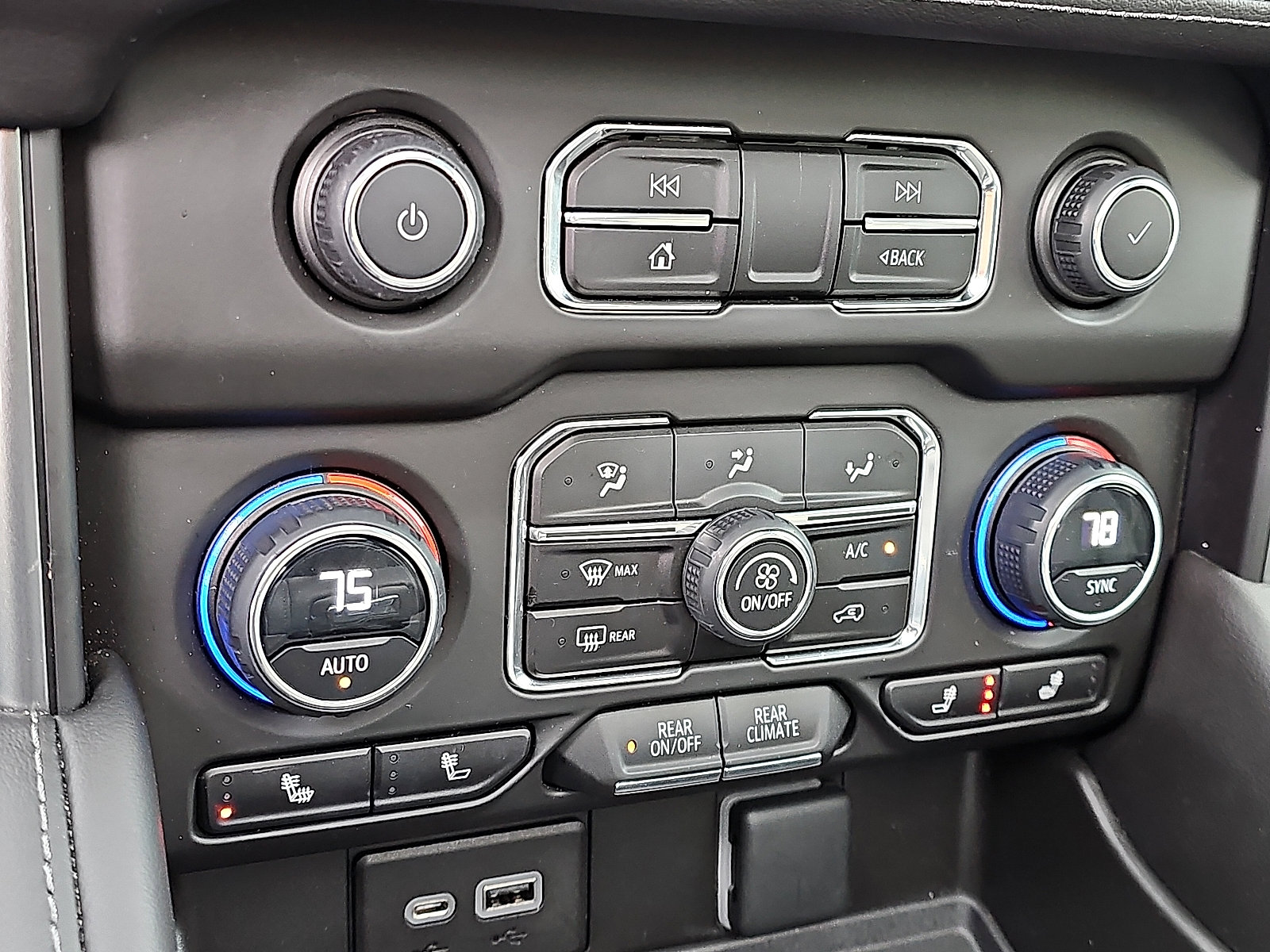 Used 2023 Chevrolet Tahoe Z71 w/ Luxury Package image 19